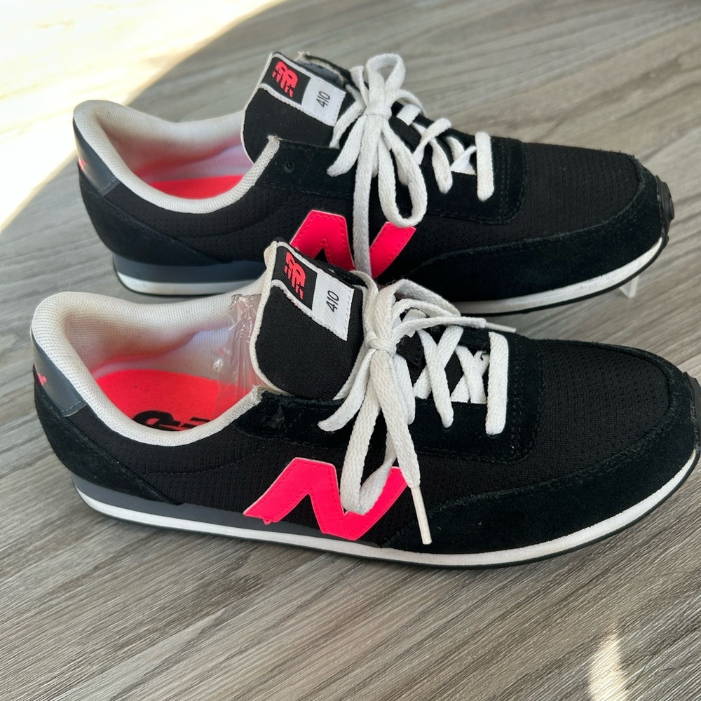 ✨New Balance Black Sneakers with Hot Pink 'N' Accent - Picture 10 of 11